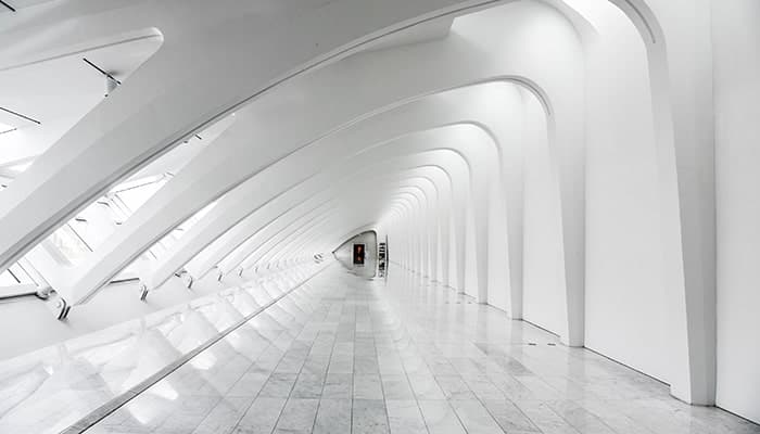 تیم مهندسی در حال بررسی نقشه